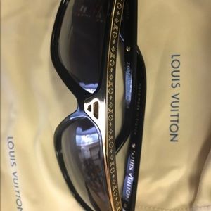 Louis Vuitton - Authentic